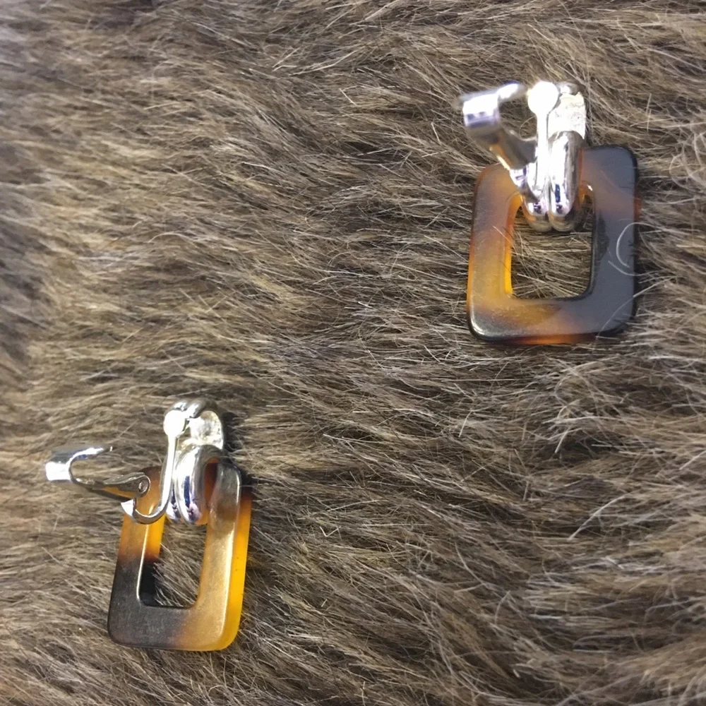 Vintage faux tortoise silver tone clip on earrings